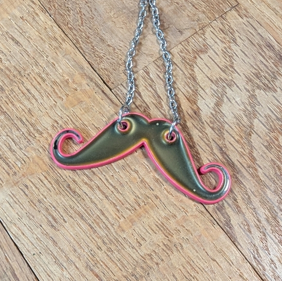 Pink Mustache Necklace โ Quirky Chic Statement Accessory ๐ - Picture 4 of 6